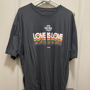 Hard Rock Cafe Gray 'Love is Love' T-Shirt
